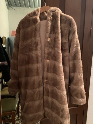 Abrigo pelo elegante y suave