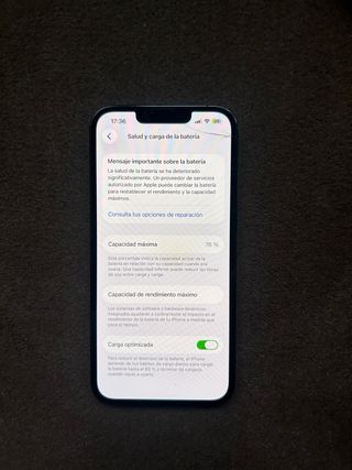 iPhone 13 Pro con Cable