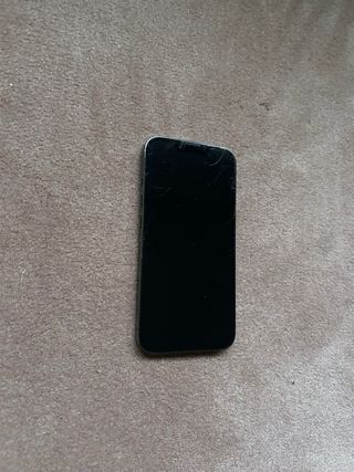 iPhone 13 Pro con Cable