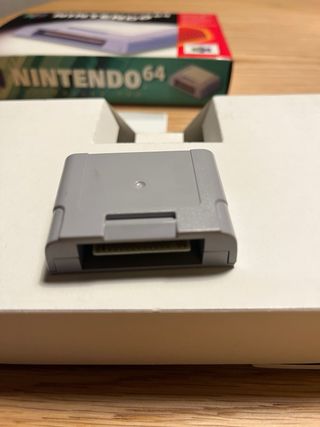 Nintendo 64 Controller Pak con pegatinas