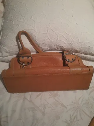 Bolso de piel color coñac