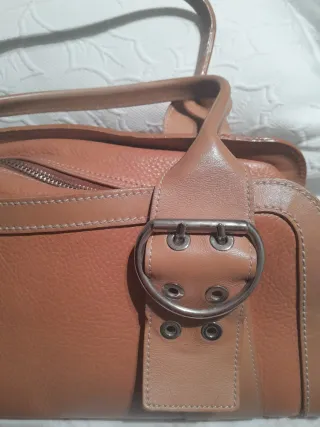 Bolso de piel color coñac