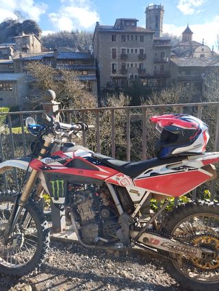 Se vende husqvarna 250te