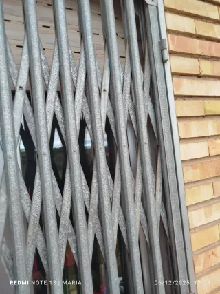 Rejas de tijera para balcón