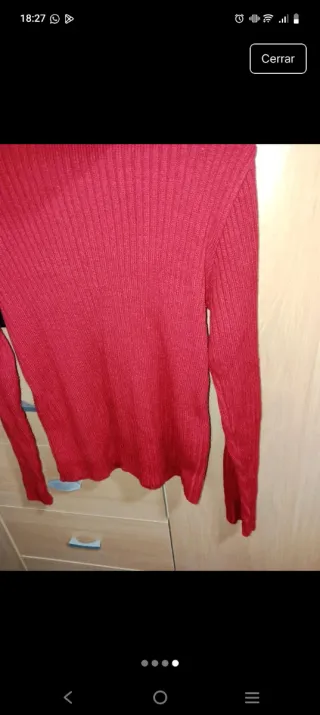 Jersey rojo cuello alto