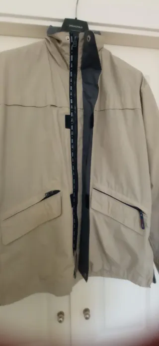 Chaquetón beige hombre con capucha