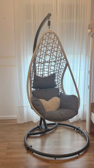 Sillón Colgante Mimbre y Metal y cojín gris