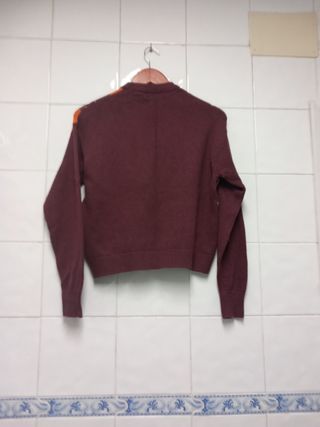 Jersey Pull and Bear rombos S color burdeos y nara