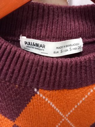 Jersey Pull and Bear rombos S color burdeos y nara