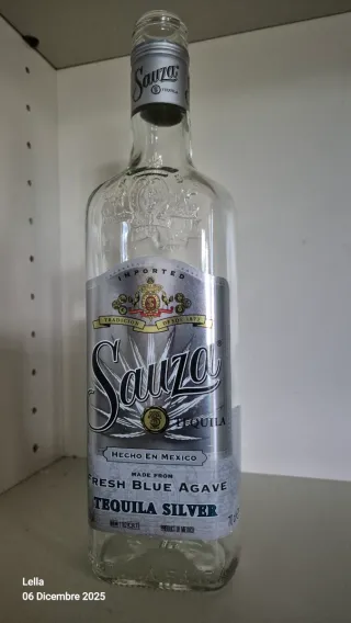 Nr 5 Bottiglie vuote tra cui  LoneWolf Peach & Pas