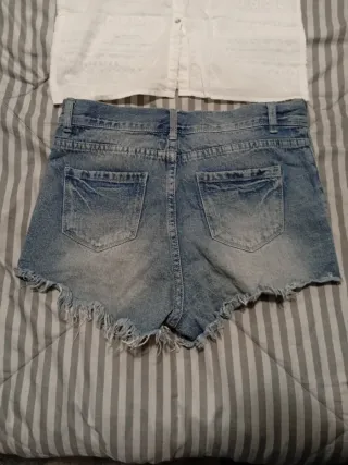 Conjunto Top Encaje Blanco y Shorts Perlas