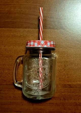 Barattolo in vetro con cannuccia e coperchio