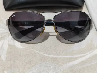 Gafas de sol Ray-Ban negras y grises