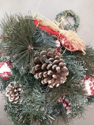 Ghirlanda Natalizia Cuore Pigne Palline Rosse