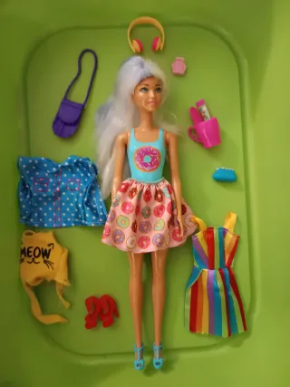 4 Barbie con accesorios