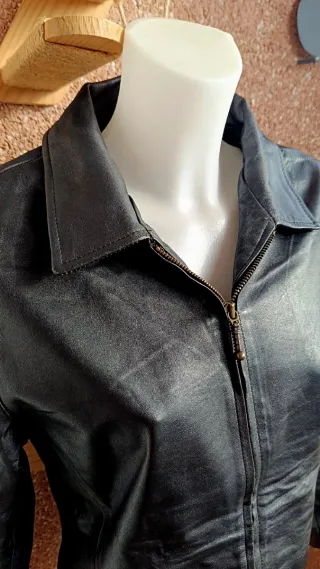 Chaqueta de cuero negra