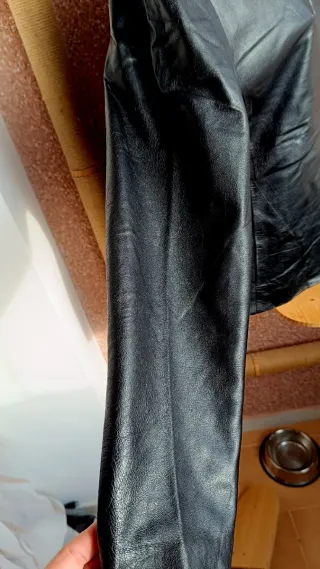 Chaqueta de cuero negra