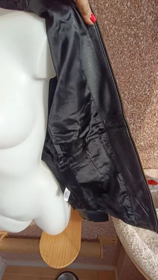 Chaqueta de cuero negra