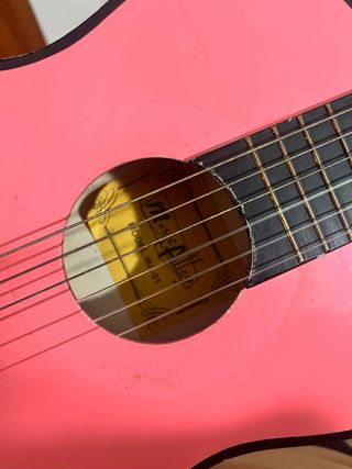 Guitarra infantil rosa