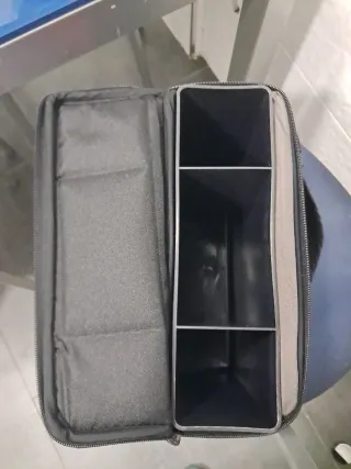 Trona de viaje Jané Kids Zone con compartimentos.