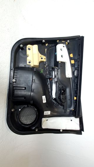 GUARNECIDO PUERTA DELANTERA DERECHA TOYOTA YARIS (2)