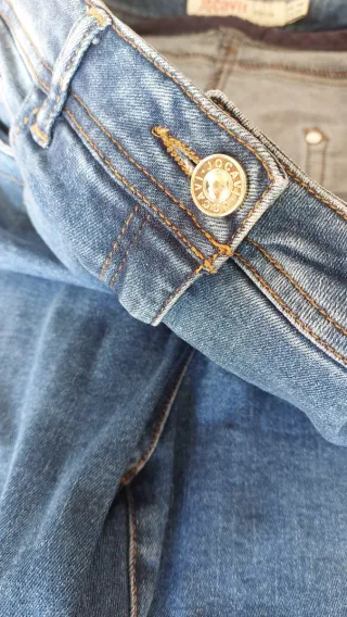 Pantalones tejanos marca Jocavi T. 46