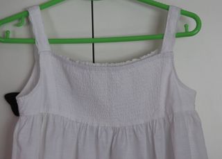 Blusa blanca con volantes Brotes