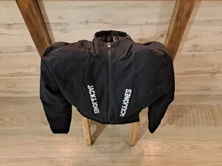 Cazadora Jack & Jones Talla S. Sin uso.