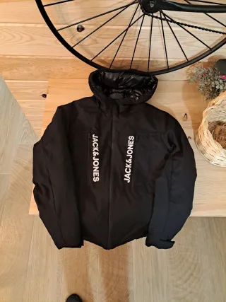 Cazadora Jack & Jones Talla S. Sin uso.