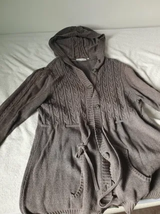 Chaqueta de lana con capucha