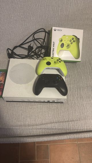 Xbox One S con 2 mandos y juegos