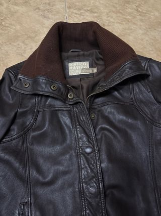 Chaqueta de cuero marrón