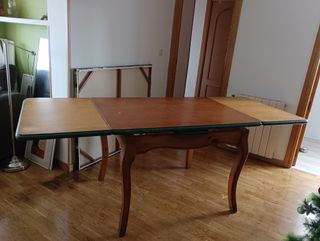 Mesa extensible con 4 sillas