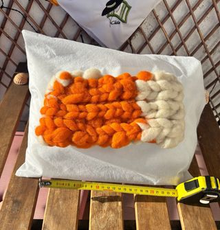 Bufanda tejida a mano, lana oveja,naranja y blanca