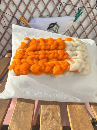 Bufanda tejida a mano, lana oveja,naranja y blanca