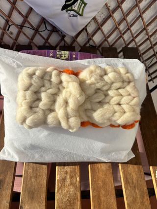 Bufanda tejida a mano, lana oveja,naranja y blanca