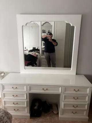 Cómoda y espejo blanco