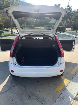 Ford Fiesta 2007 pegatica C