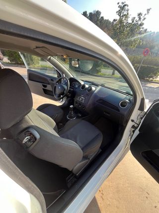 Ford Fiesta 2007 pegatica C