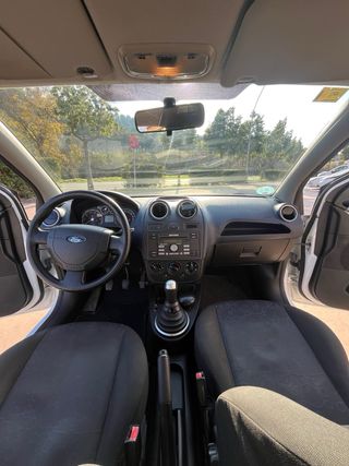 Ford Fiesta 2007 pegatica C