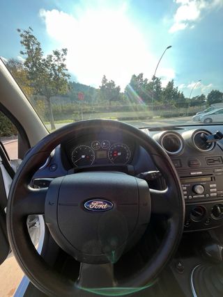 Ford Fiesta 2007 pegatica C