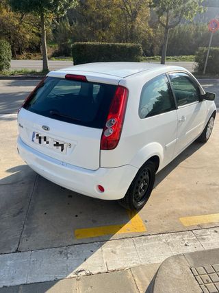 Ford Fiesta 2007 pegatica C