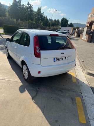 Ford Fiesta 2007 pegatica C