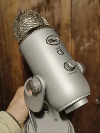 Micrófono Logitech Blue Yeti Plata