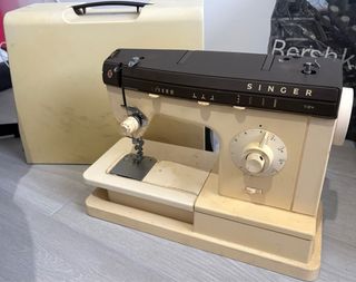 Máquina de coser Singer 7184
