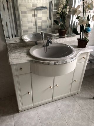 Mueble de baño y espejo