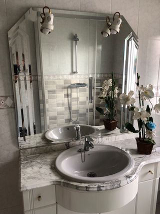 Mueble de baño y espejo