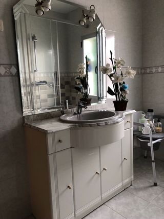Mueble de baño y espejo