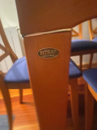 Mesa extensible y 6 sillas salón