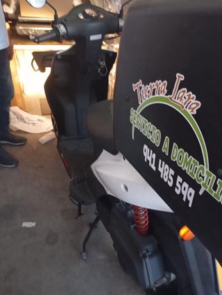 Moto Scooter Kymco Reparto con Baúl